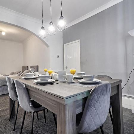 Beautiful Spacious Four Bedroom House With Parking For 2 Cars, 5 Minute Walk To Southend Station 외부 사진