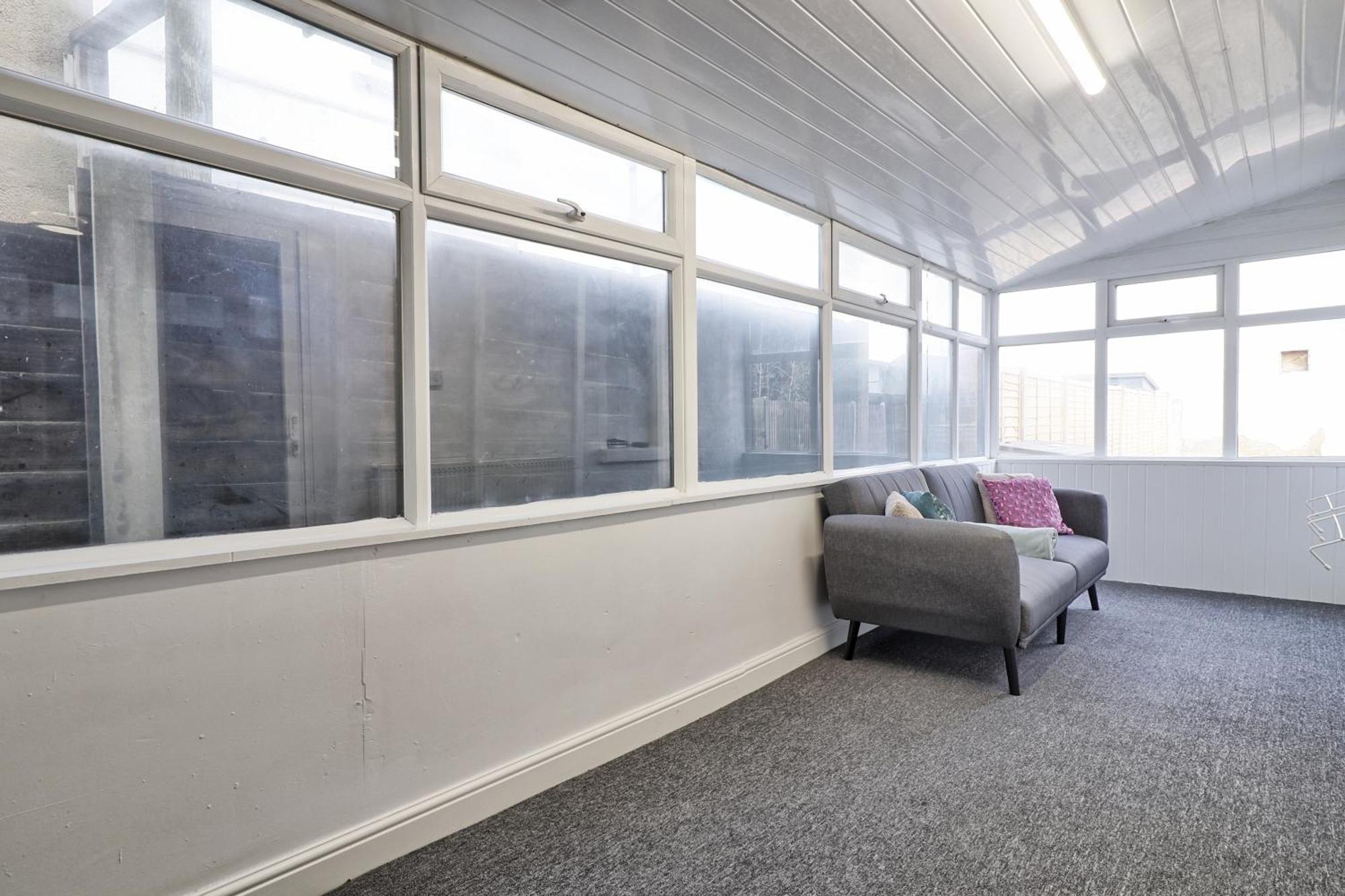 Beautiful Spacious Four Bedroom House With Parking For 2 Cars, 5 Minute Walk To Southend Station 외부 사진