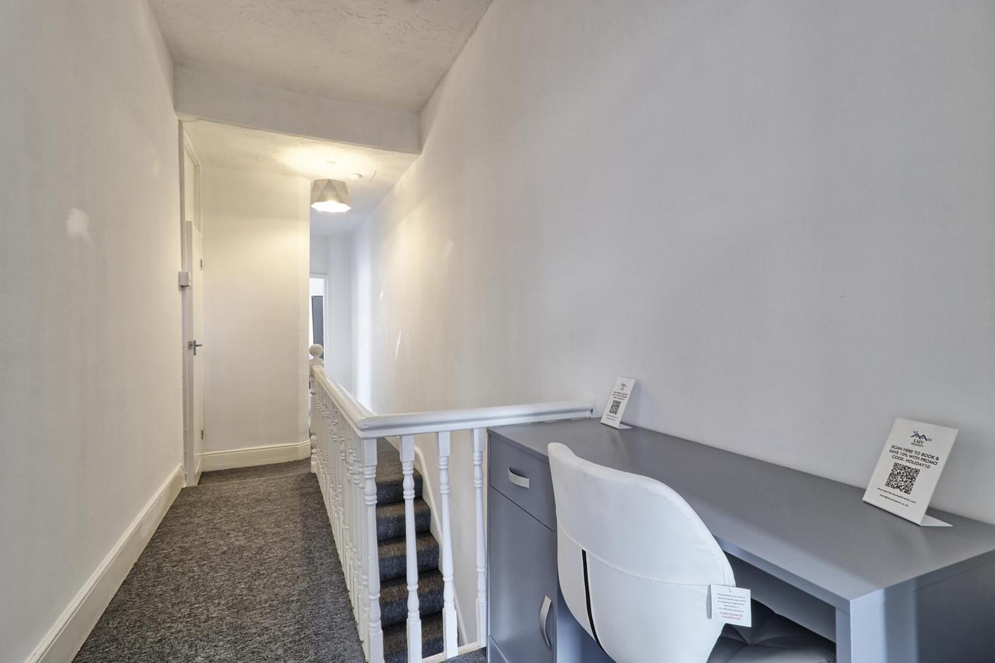 Beautiful Spacious Four Bedroom House With Parking For 2 Cars, 5 Minute Walk To Southend Station 외부 사진