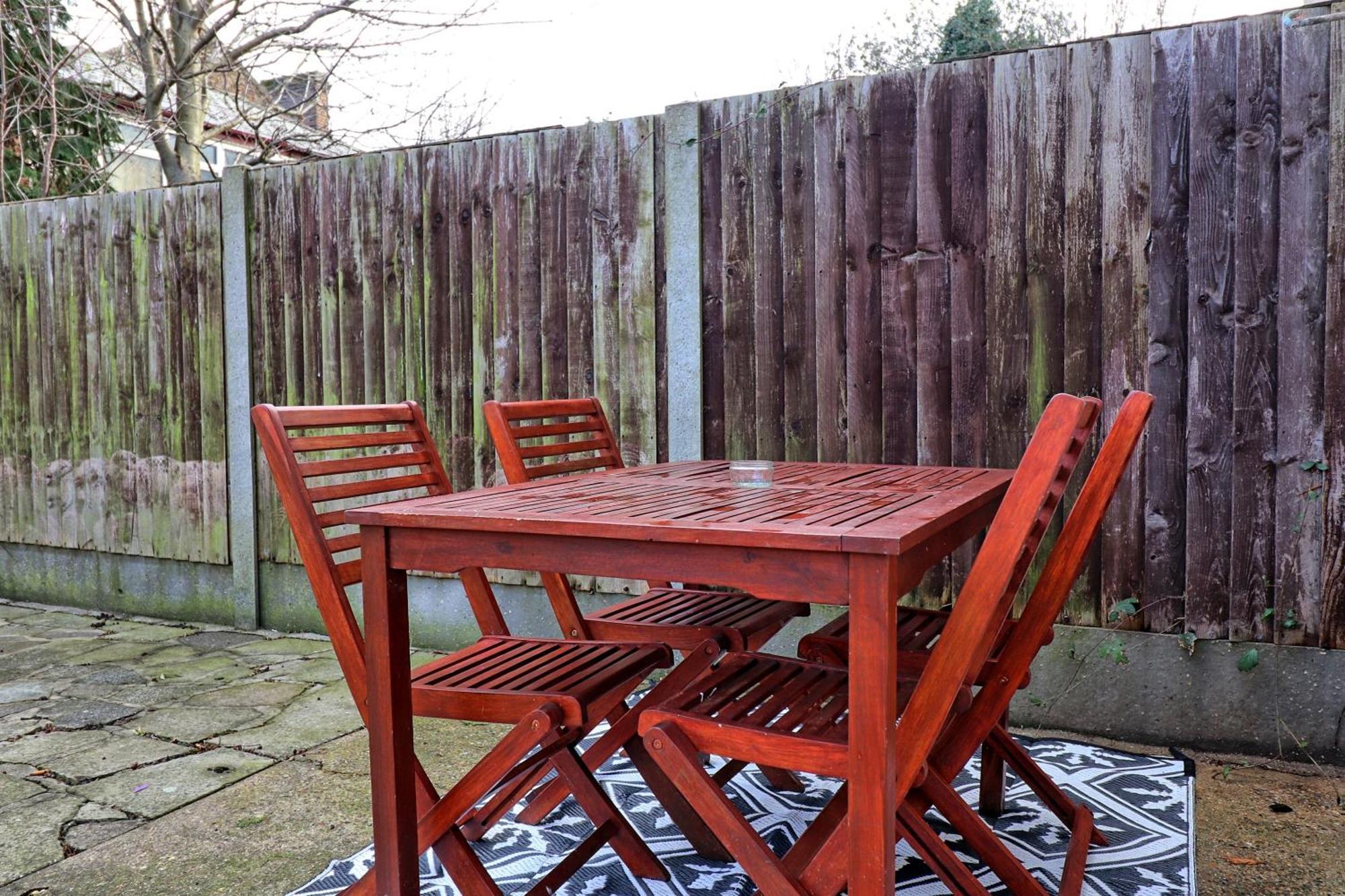 Beautiful Spacious Four Bedroom House With Parking For 2 Cars, 5 Minute Walk To Southend Station 외부 사진